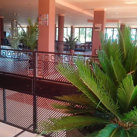 La Piazza & מלון דירות 4*