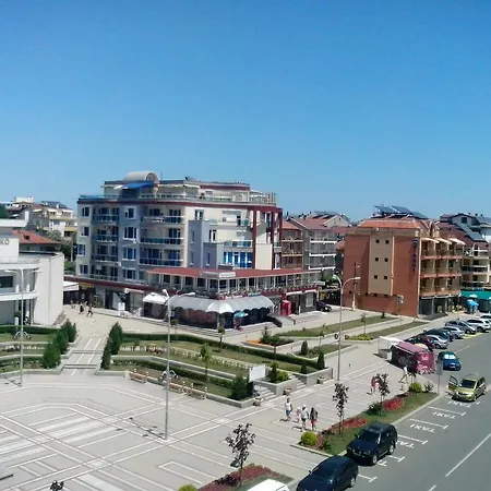 La Piazza & 3*