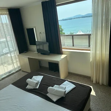 מלון דירות La Piazza & פרימורסקו