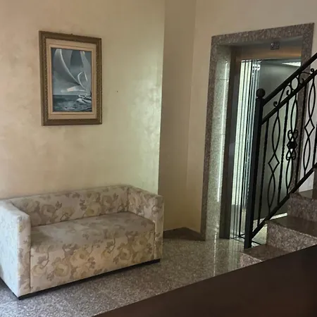 מלון דירות La Piazza & 4*