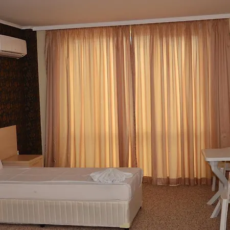 La Piazza & 公寓式酒店 4*