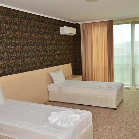 La Piazza & 公寓式酒店 4*