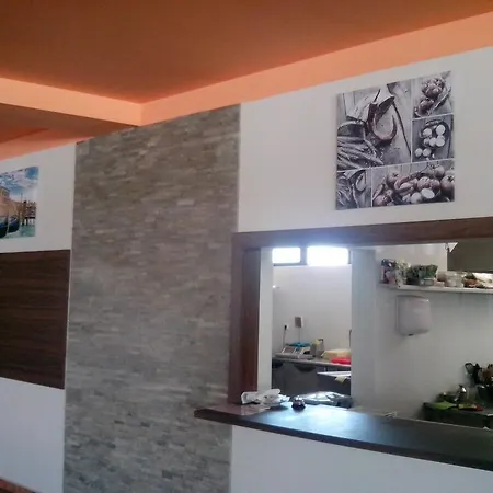 La Piazza & 아파트호텔 프리모르스코