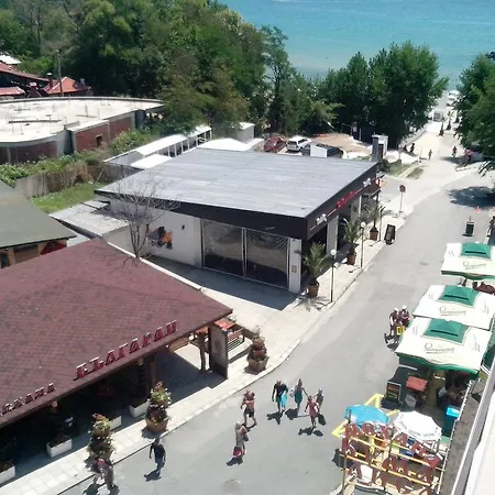 La Piazza & Hotel de apartamente Primorsko