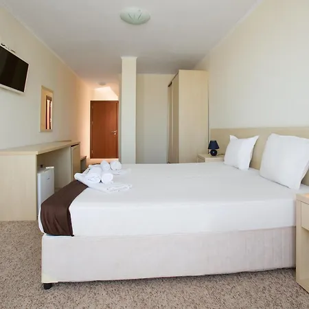 Apart Otel La Piazza & 3*