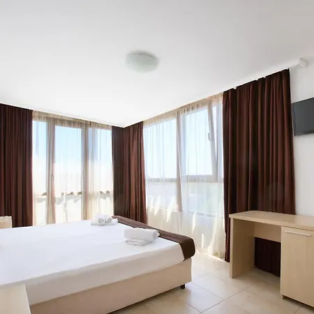 Apart Otel La Piazza & 3*
