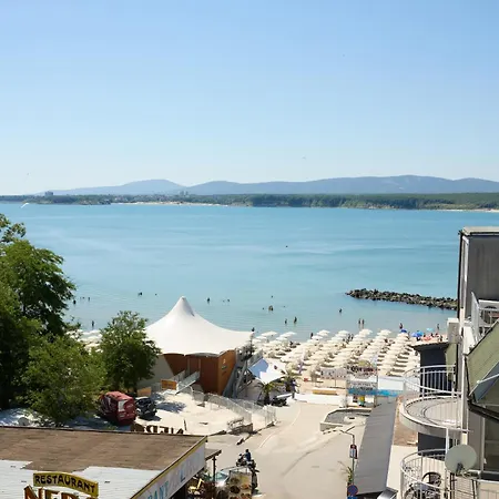 La Piazza & Lägenhetshotell Primorsko