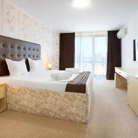 Aparthotel La Piazza &