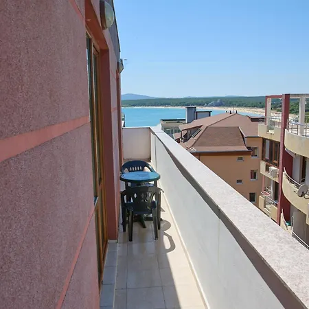 Aparthotel La Piazza & 3*