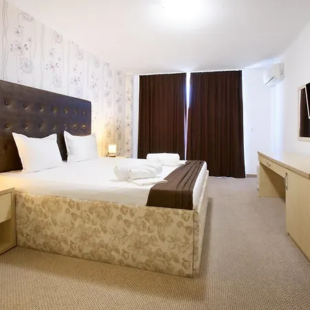 La Piazza & Aparthotel